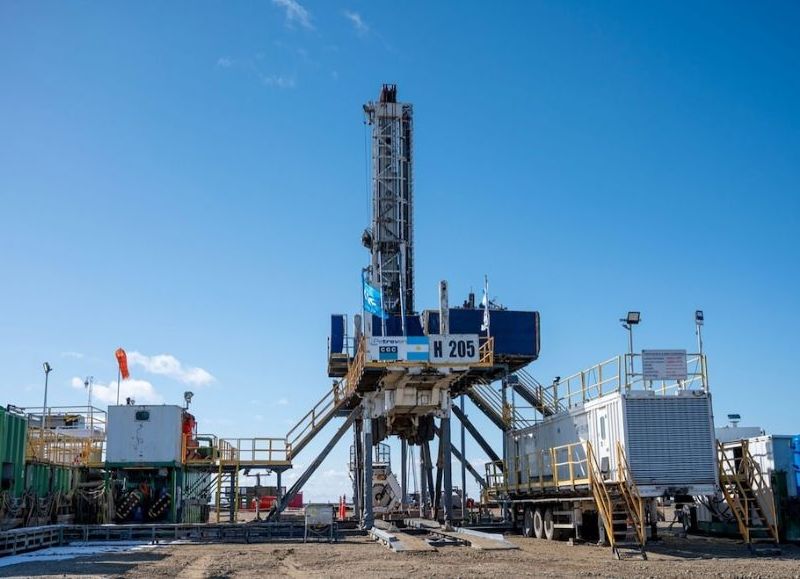 YPF arrancó la búsqueda de otro “Vaca Muerta” en Palermo Aike con tres nuevos pozos en la provincia