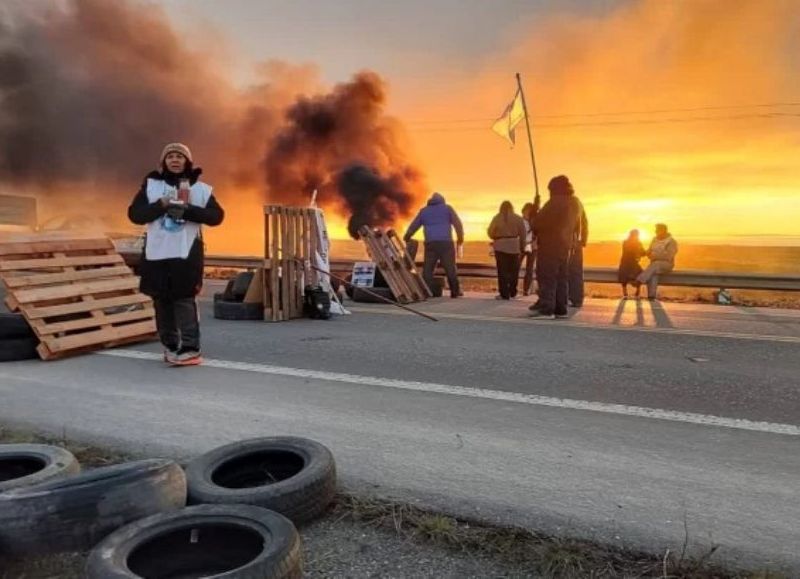 El Gobierno provincial suspendió las negociaciones con ADOSAC y el gremio realiza un corte de ruta