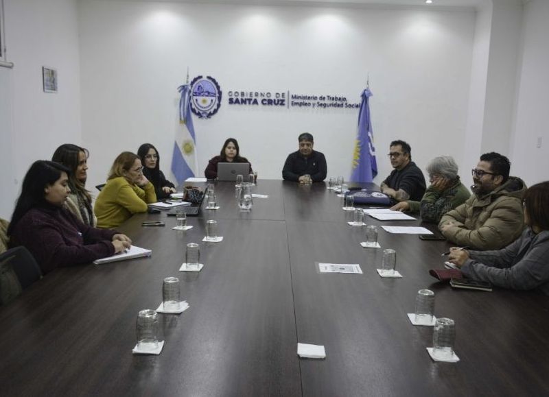 El Gobierno de Santa Cruz cerró la paritaria docente con un acuerdo salarial del 17,8 por ciento acumulado